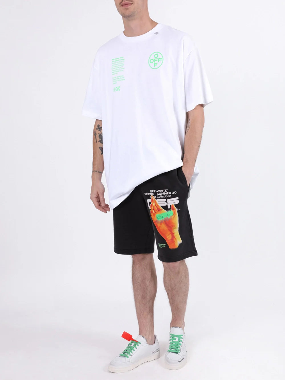 Gebroken witte short met handlogoprint in zwart