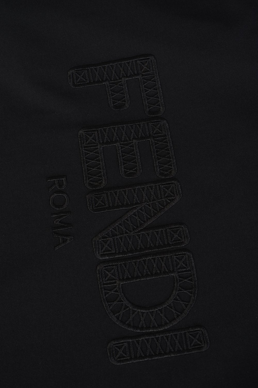 Fendi Zig-Zag Logo T-shirt in Zwart