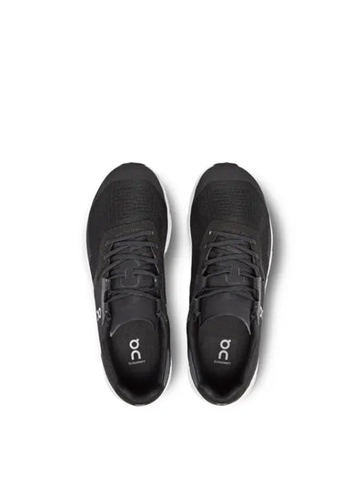 Over het hardlopen CloudRift-trainers in zwart/wit