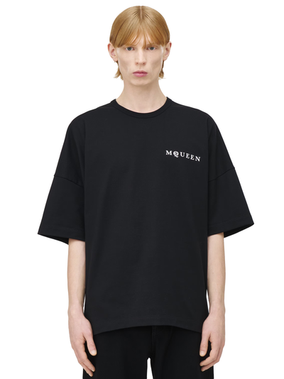 Alexander McQueen Oversized T-shirt met verticaal logo op de rug in zwart