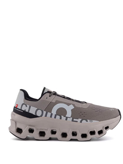 Over het runnen van CloudMonster-trainers in Cinder Fog