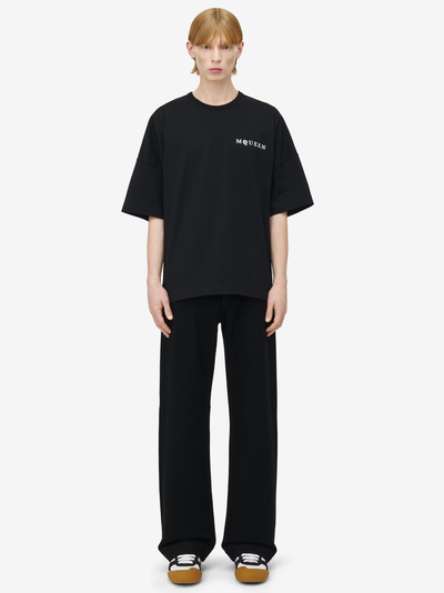 Alexander McQueen Oversized T-shirt met verticaal logo op de rug in zwart