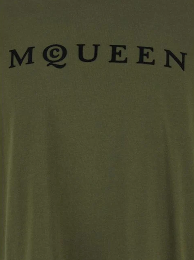 Alexander McQueen Flocked Logo T-shirt in Groen