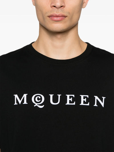 Alexander McQueen Flocked Logo T-shirt in zwart