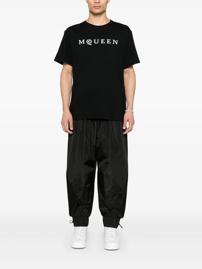 Alexander McQueen Flocked Logo T-shirt in zwart